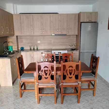 Taurasi Red Saranda Apartment Bagian luar foto