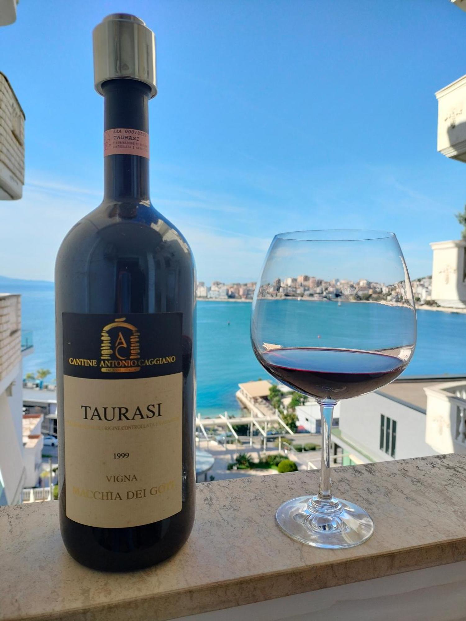Taurasi Red Saranda Apartment Bagian luar foto