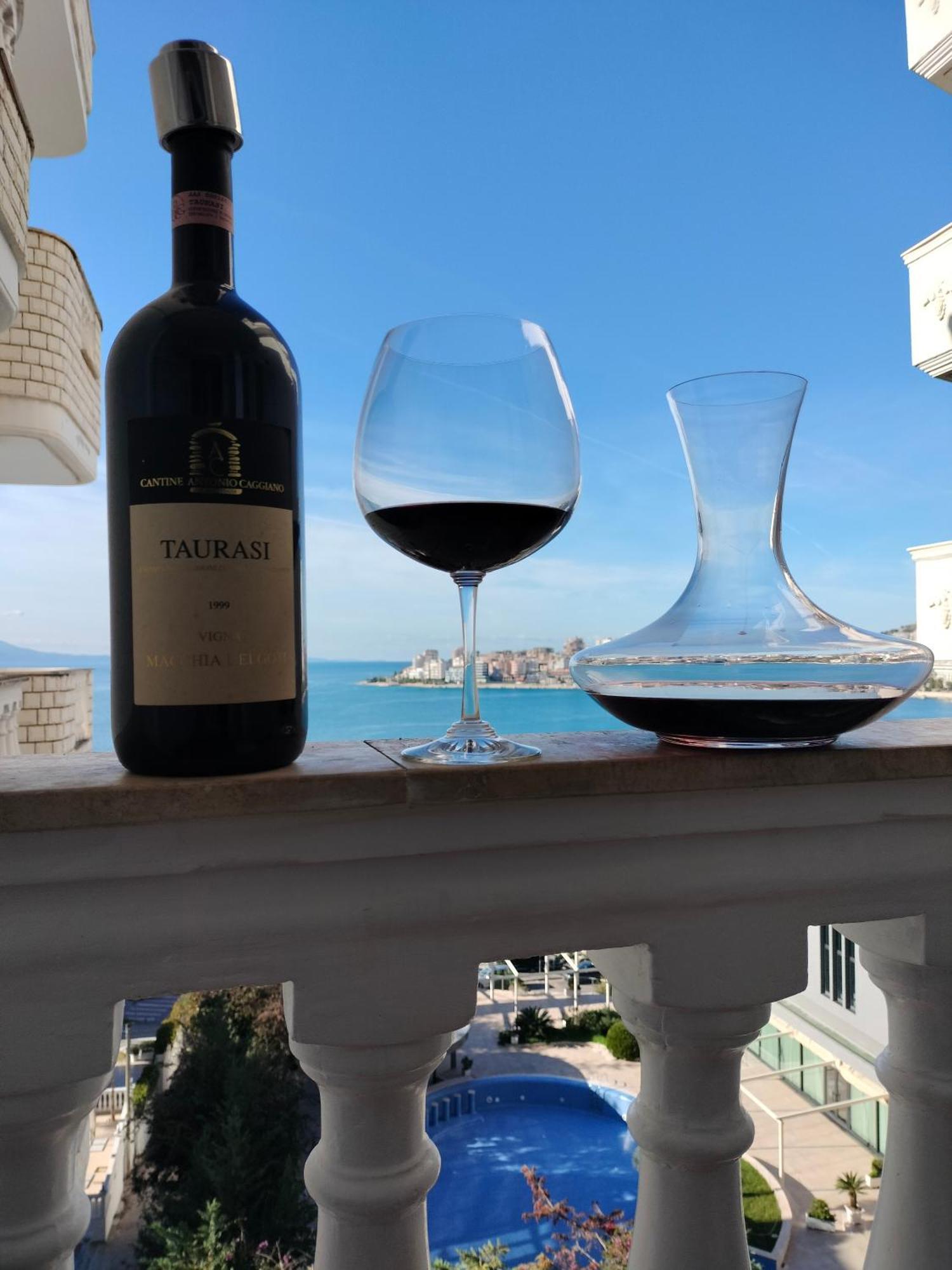 Taurasi Red Saranda Apartment Bagian luar foto