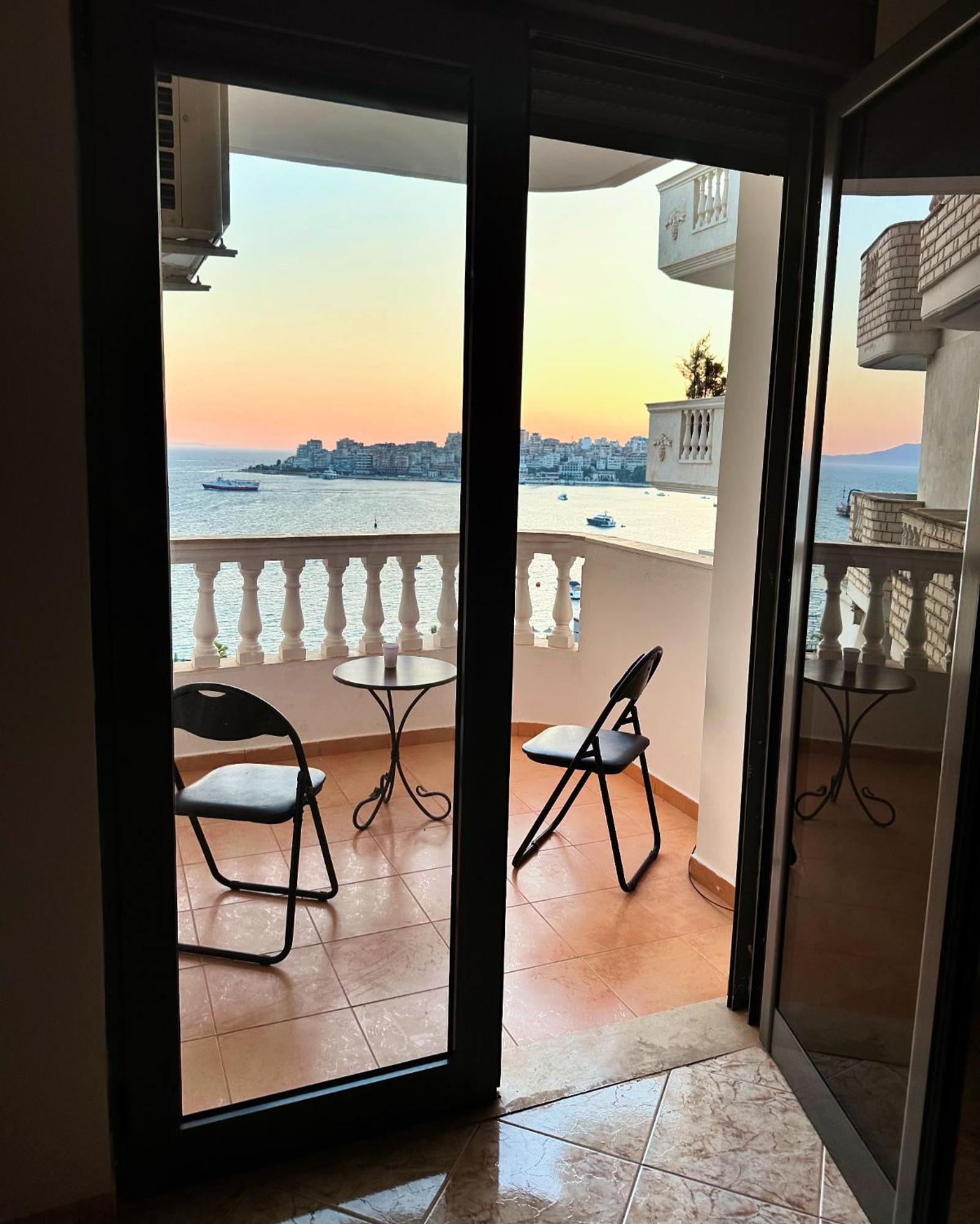 Taurasi Red Saranda Apartment Bagian luar foto