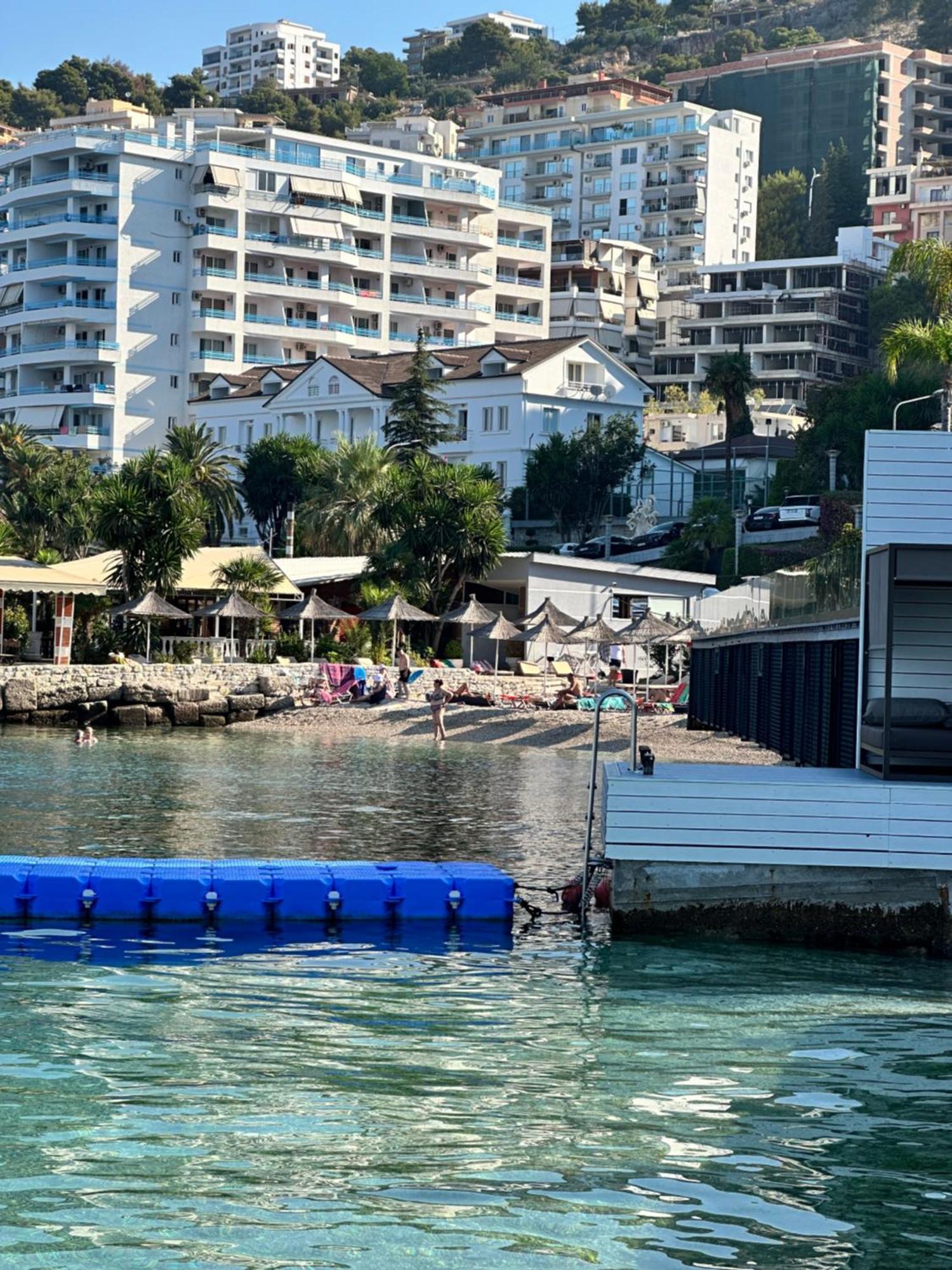 Taurasi Red Saranda Apartment Bagian luar foto